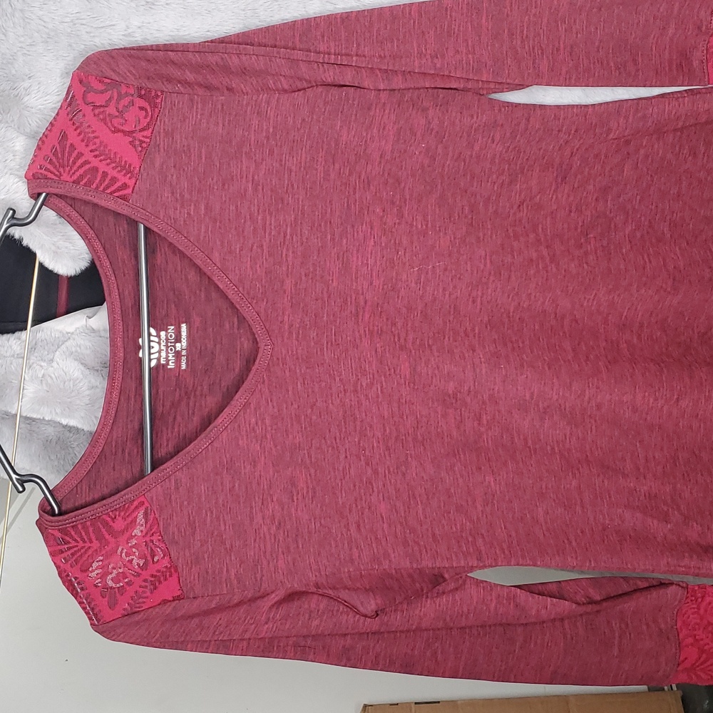 Womens long sleeve maroon top lace accent